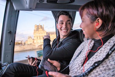 Tour interattivo in bus di Parigi e biglietto per spettacolo al Moulin Rouge